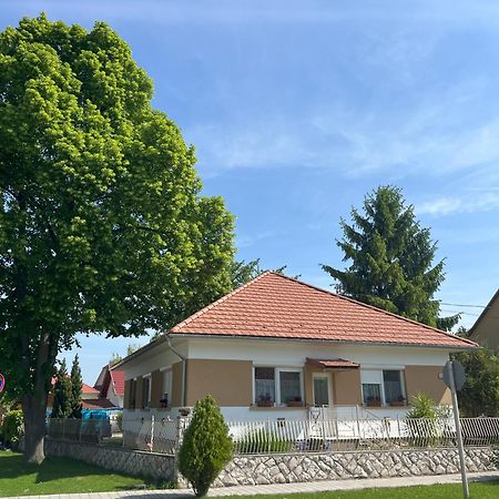 Cseresznyés Ház Lipót Kültér fotó