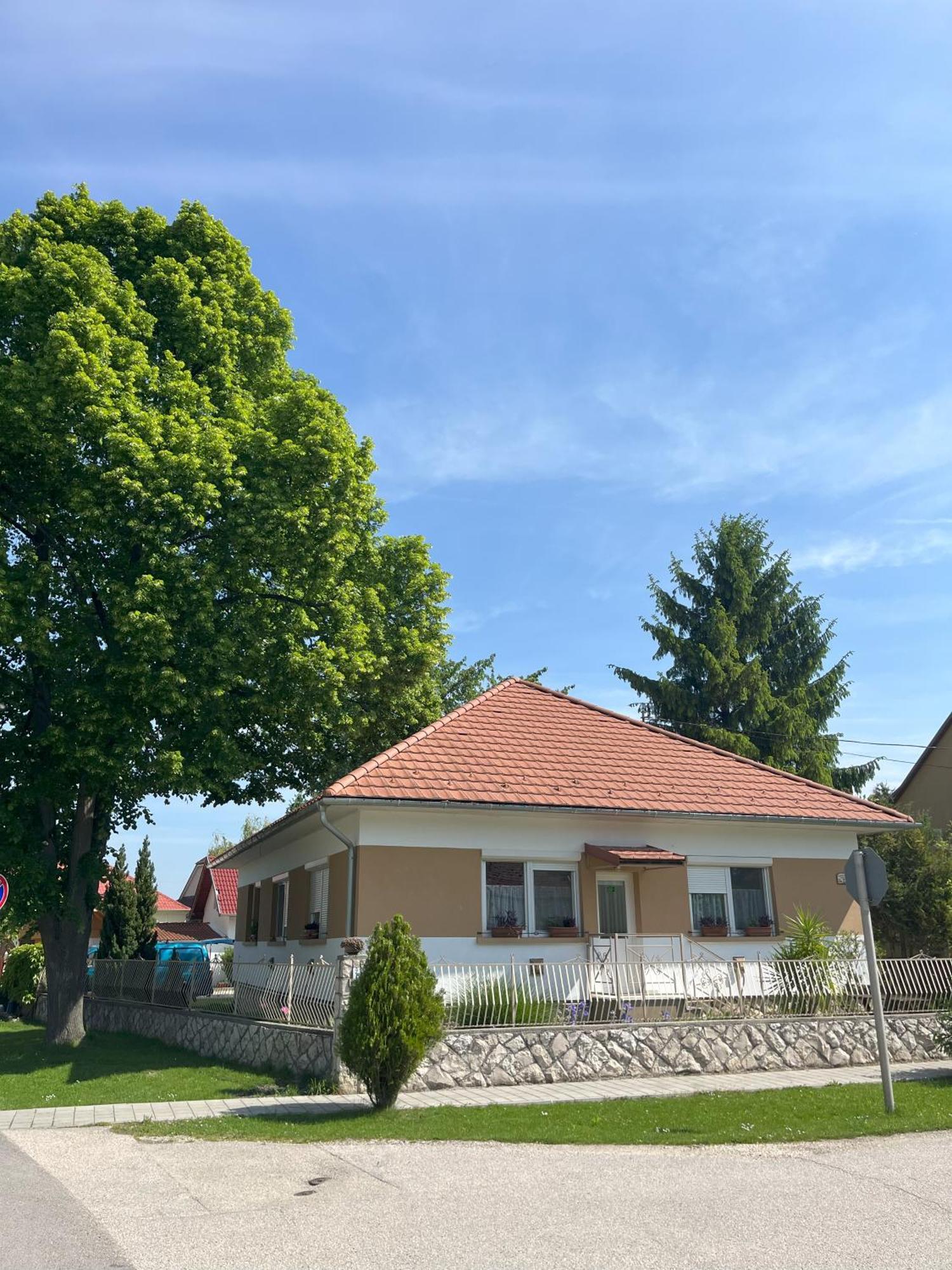 Cseresznyés Ház Lipót Kültér fotó